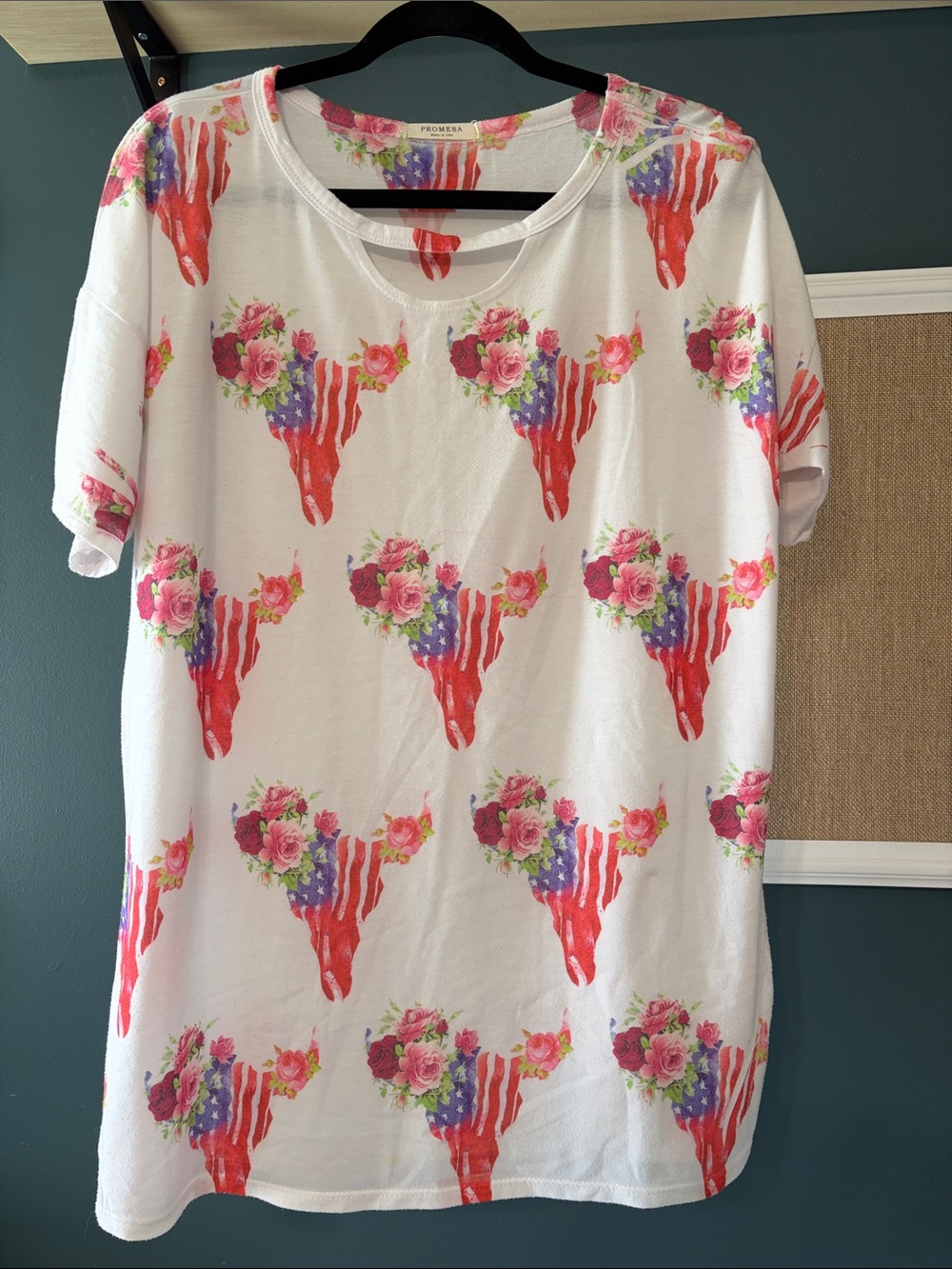 Promesa White Short-Sleeve Tee with Red, Pink & Blue Floral Steer Print